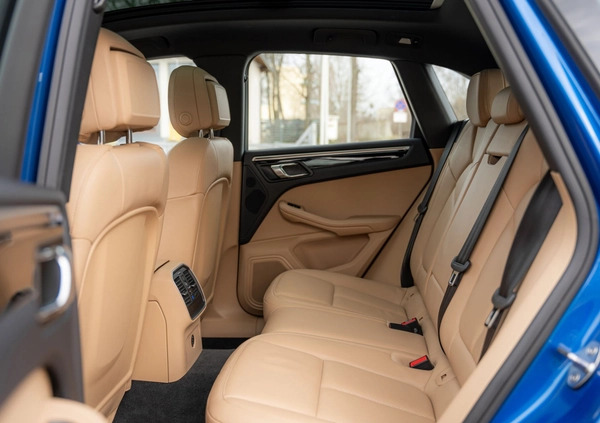 Porsche Macan cena 209000 przebieg: 73000, rok produkcji 2017 z Suwałki małe 704